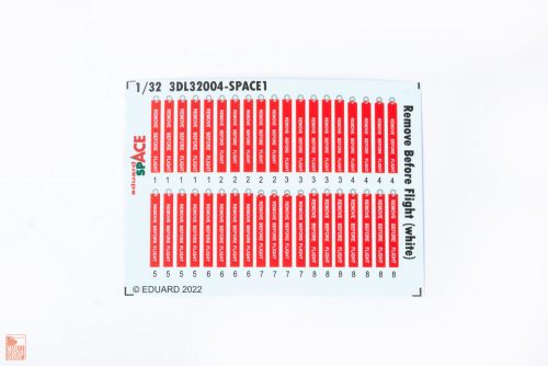 Eduard Accessories 1:32 Remove Before Flight (white) SPACE