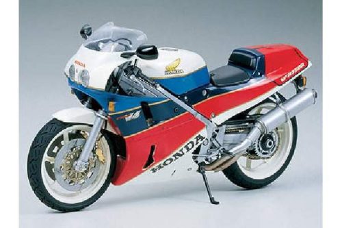 Tamiya 1:12 Honda VFR750R motor makett