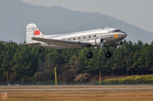 Trumpeter 1:48 DC-3